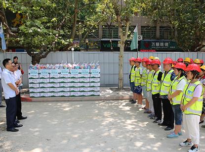 �½�ǿ�������Ŀʩ���ֳ�ο��һ��Ա��