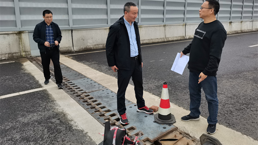 ������һ��·�϶ζ����߹��̣�ֹ��S205���ֳ��������������