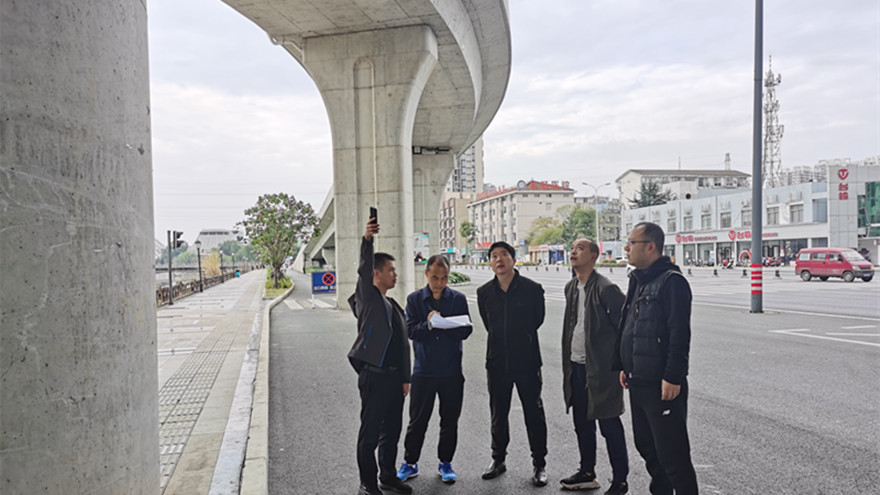 ������һ��·���ζ����߹��̣�ֹ��S205��һ����ֳ��������