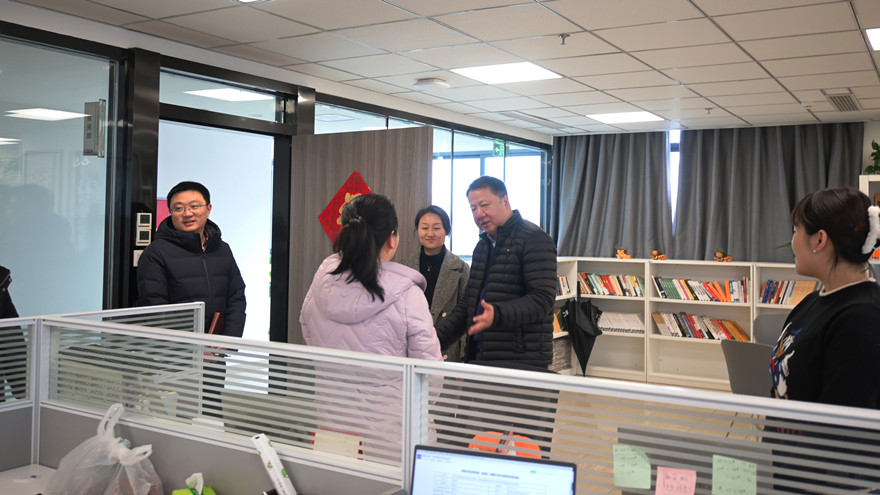 集团党委委员、副总司理王涛带队督查金控公司清静生产和疫情防控等事情