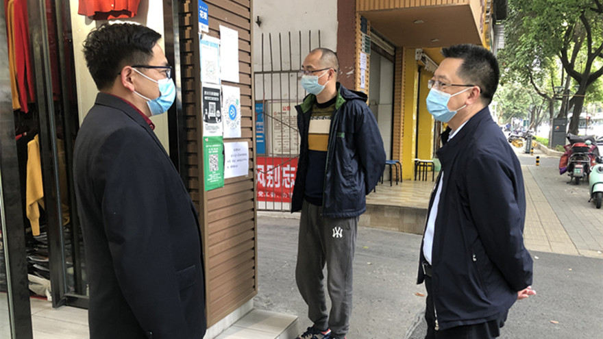 图片1（集团党委副书记、董事张雁在检查现。。。。。副本