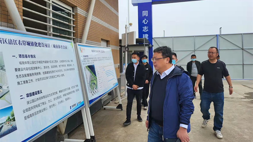 4月18日，，，，，倪丹前往城南体育公施工现场检查推进落真相形_副本