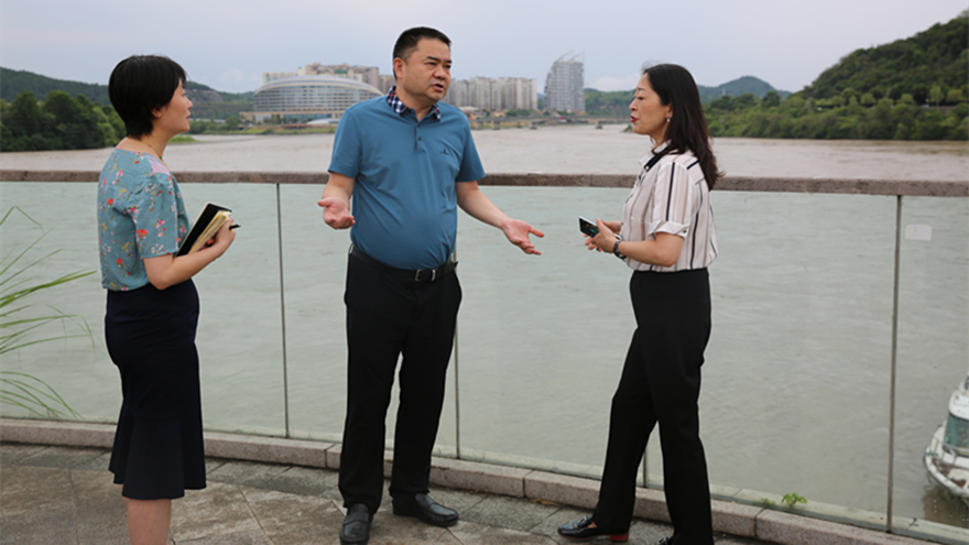 ���ŵ�ί��ǡ����³�Ф�ֶ������������ͷ��Ѵ����