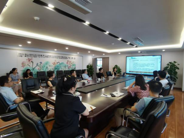 ��ǿΣ�������ʶ�������������ƺϹ��Ƚ�ı�� ��������������չ����ҵ�͹�����ҵ�ĺϹ�������ר����ѵ